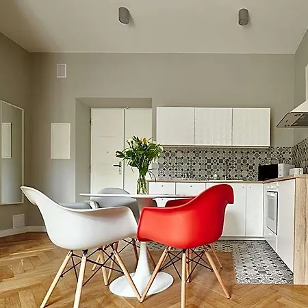 Playroom Hotel apartamentowy 4*